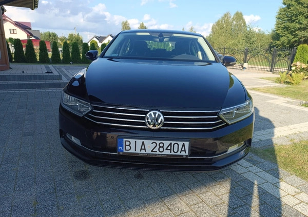 Volkswagen Passat cena 67000 przebieg: 105000, rok produkcji 2018 z Przasnysz małe 56